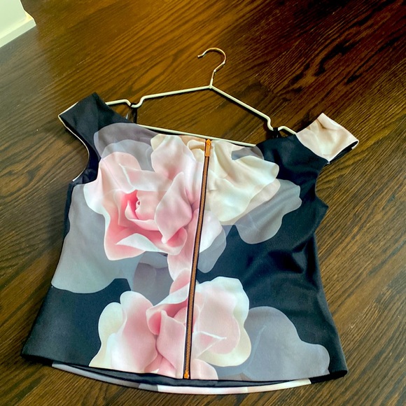 Ted Baker - Floral Top in Sz. 4 - Picture 2 of 5